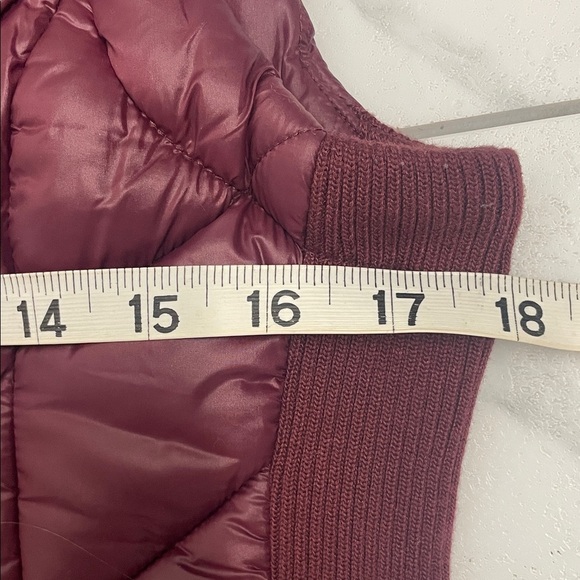 Burgundy Quilted Puffer Vest Zip Front Side Pockets Sz M - Picture 11 of 14
